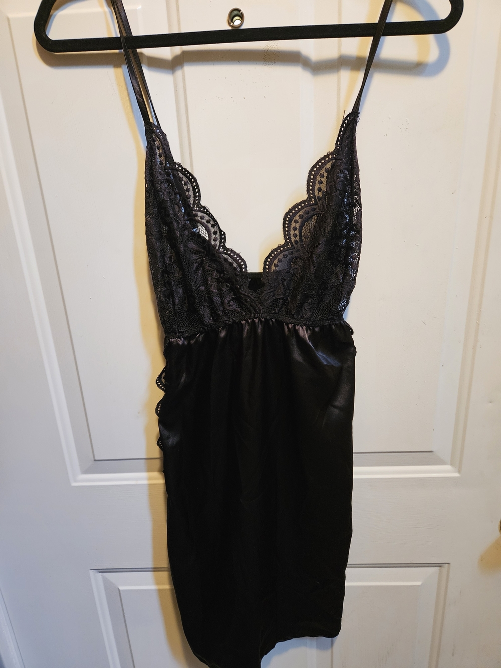 Lace-Trim Satin Chemise Nightdress - Black